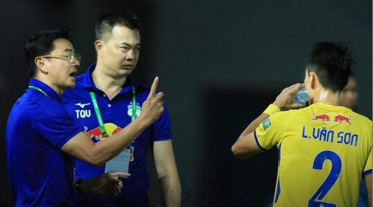 cam-hoa-hai-phong-hlv-kiatisak-thua-nhan-su-that-phu-phang-bay-lau-nay