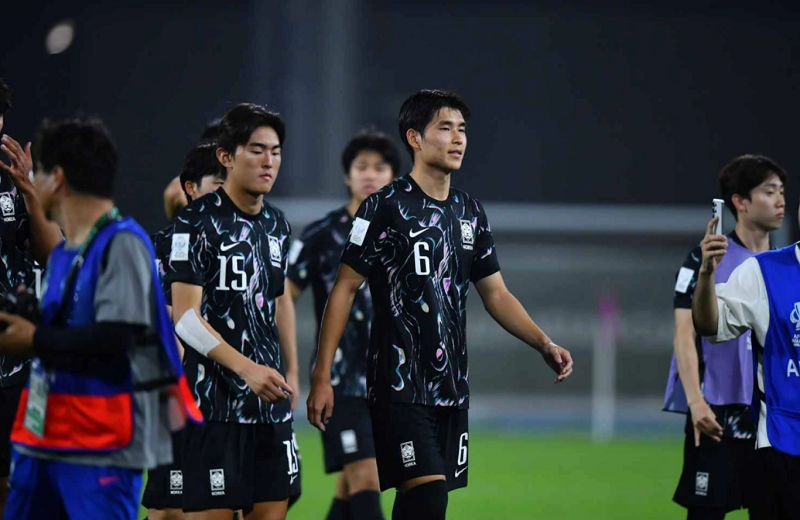 bao-han-quoc-dau-don-lee-woon-jae-vi-sao-ong-khien-chung-toi-roi-nuoc-mat