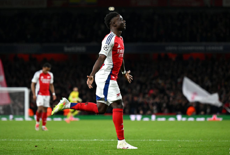 saka-ke-lai-khoanh-khac-arsenal